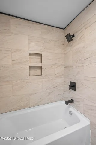 $2,800 | 38 West Erie Street, Albany, NY 12208