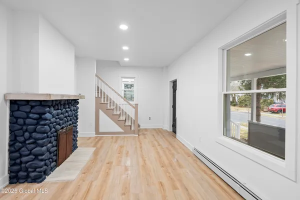 $2,800 | 38 West Erie Street, Albany, NY 12208