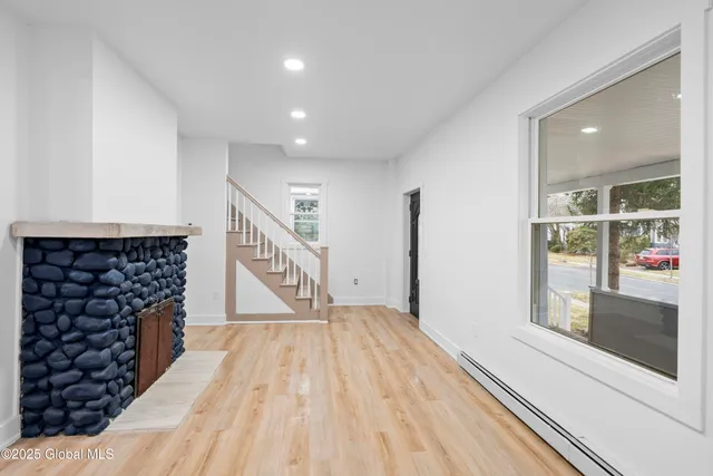 $2,800 | 38 West Erie Street, Albany, NY 12208