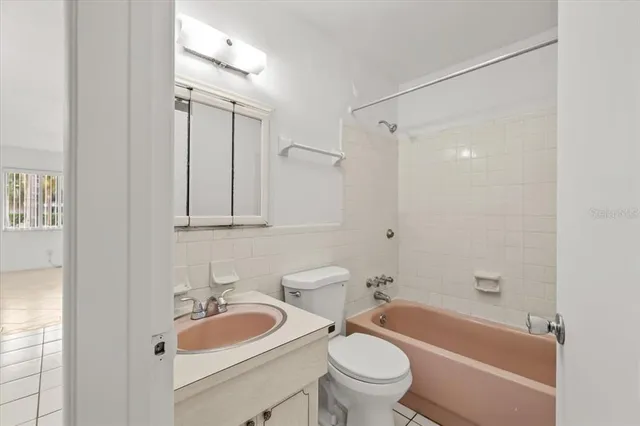 an empty room with fan and ceiling fan