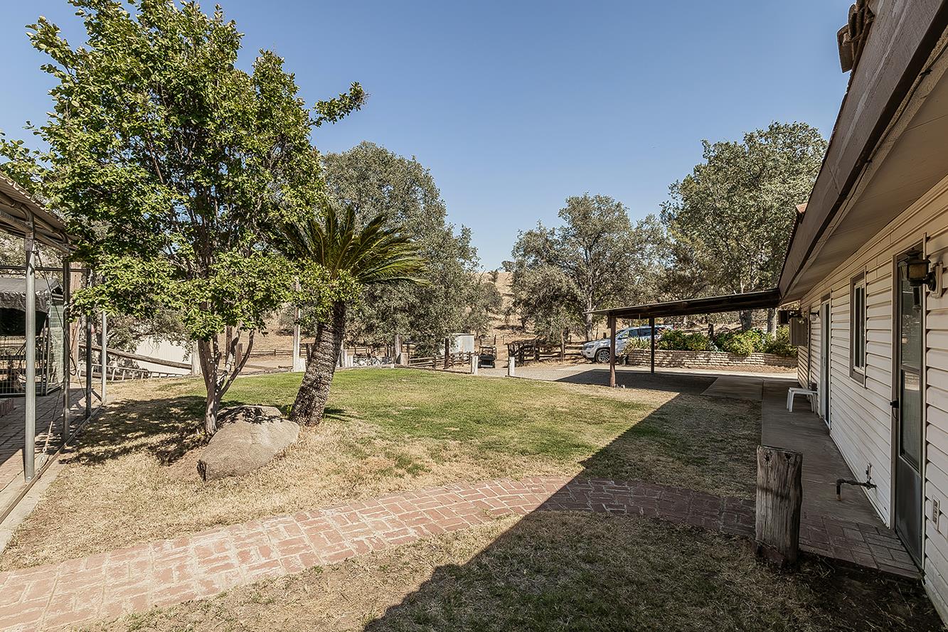 22085 Watts Valley Road Sanger, CA 93657 - Photo 37 of 98