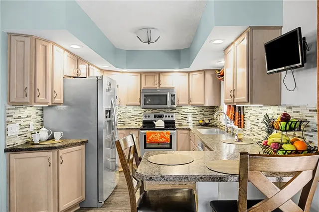 $325,000 | 310 Willow Creek Lane, Irondequoit, NY 14622