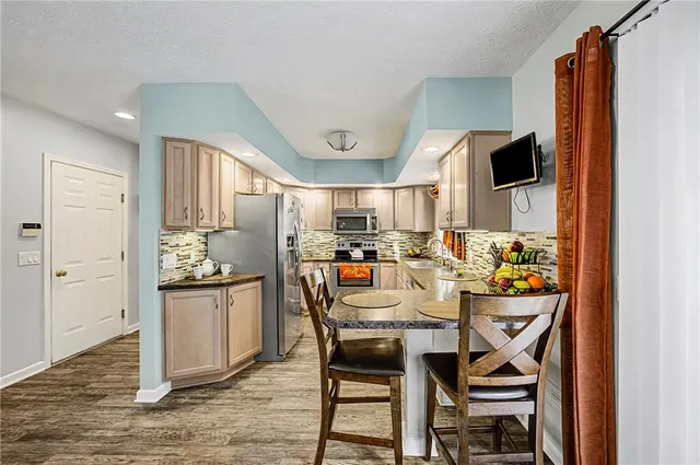 $325,000 | 310 Willow Creek Lane, Irondequoit, NY 14622