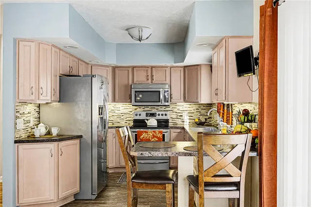 $325,000 | 310 Willow Creek Lane, Irondequoit, NY 14622