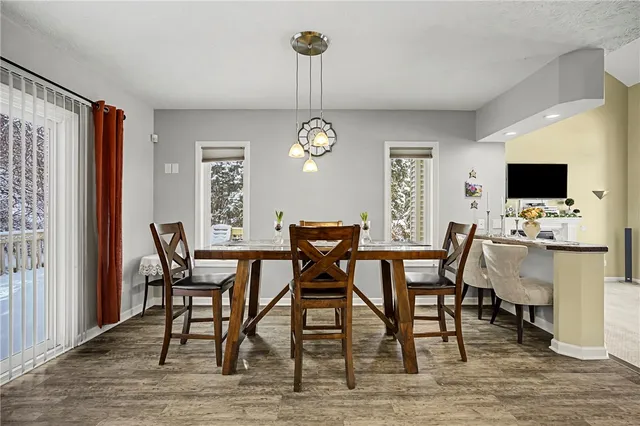 $325,000 | 310 Willow Creek Lane, Irondequoit, NY 14622