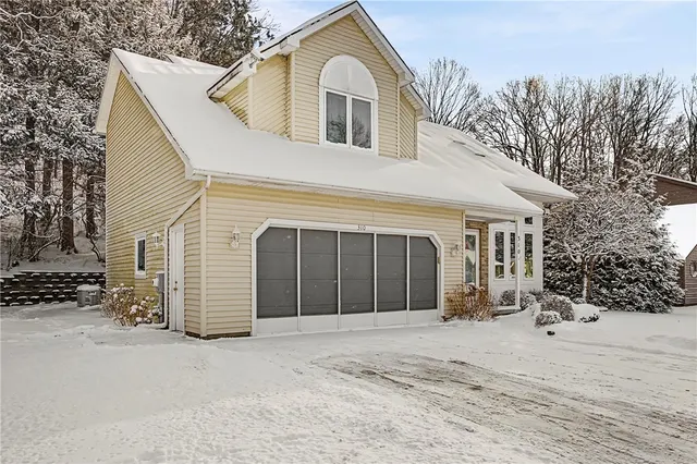 $325,000 | 310 Willow Creek Lane, Irondequoit, NY 14622