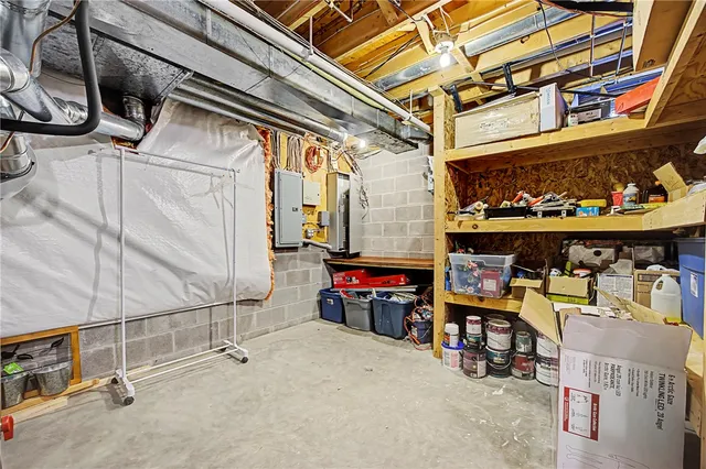 $325,000 | 310 Willow Creek Lane, Irondequoit, NY 14622