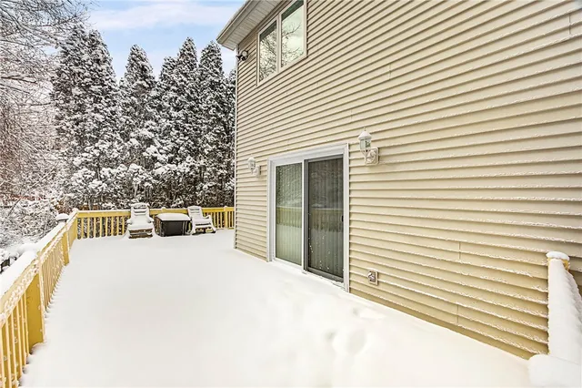 $325,000 | 310 Willow Creek Lane, Irondequoit, NY 14622