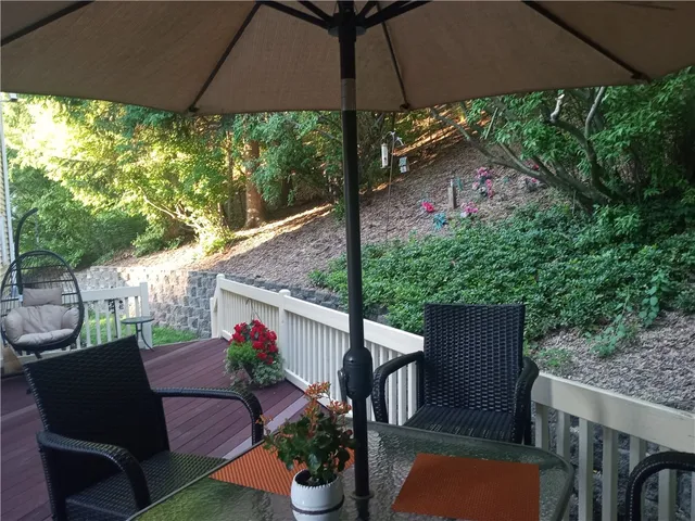 $325,000 | 310 Willow Creek Lane, Irondequoit, NY 14622