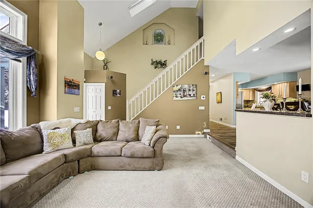 $325,000 | 310 Willow Creek Lane, Irondequoit, NY 14622