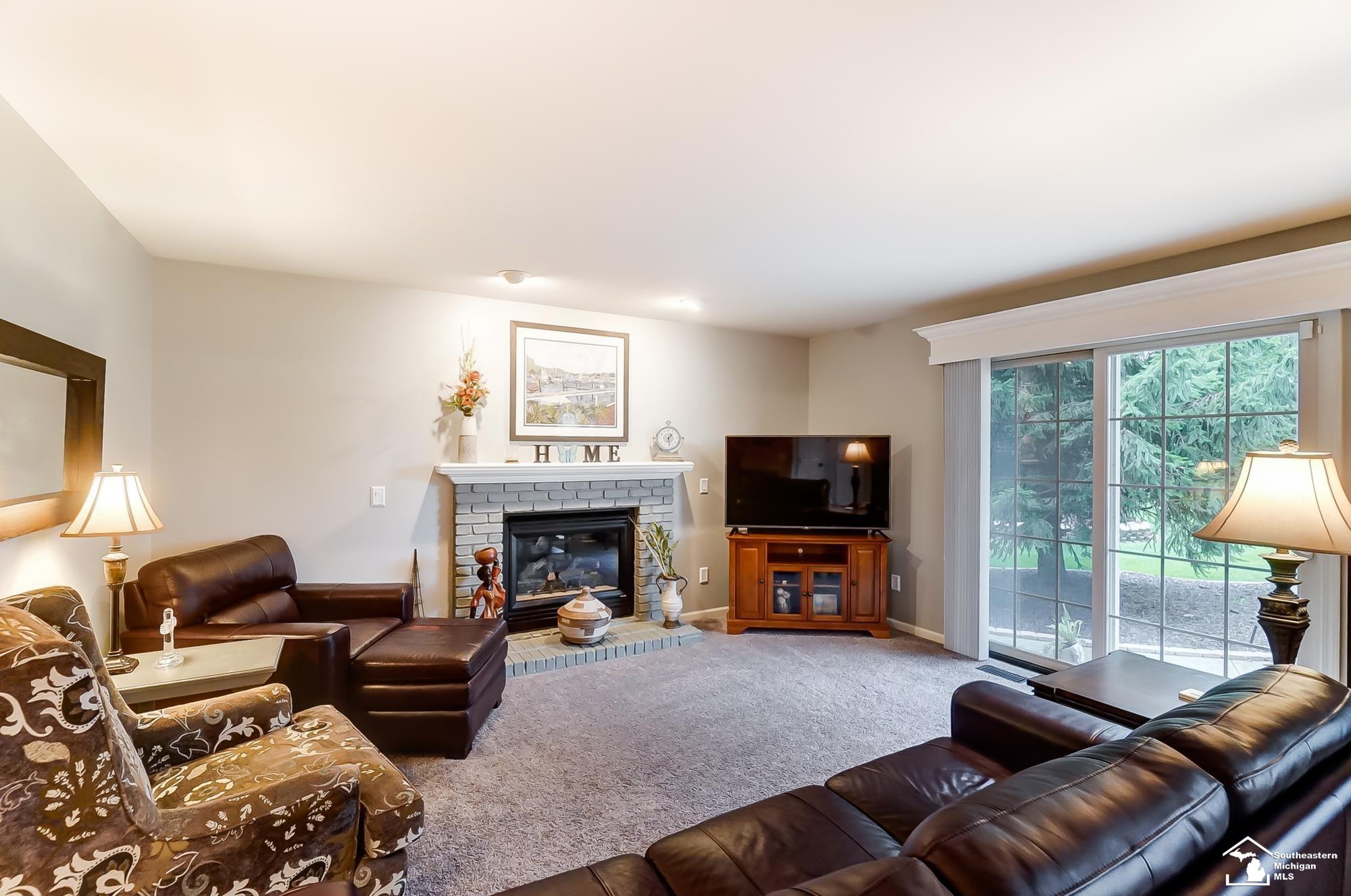 977 Tottenham Place Monroe, MI 48161 - Photo 4 of 33 50122685-3.JPG