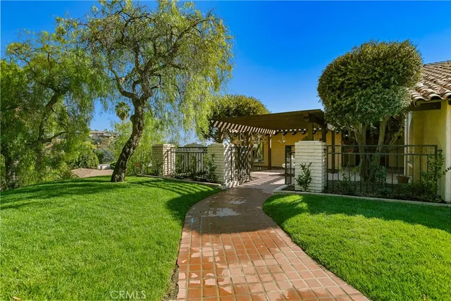 $6,000,000 | 652 Robin Glen Drive, Glendale, CA 91202