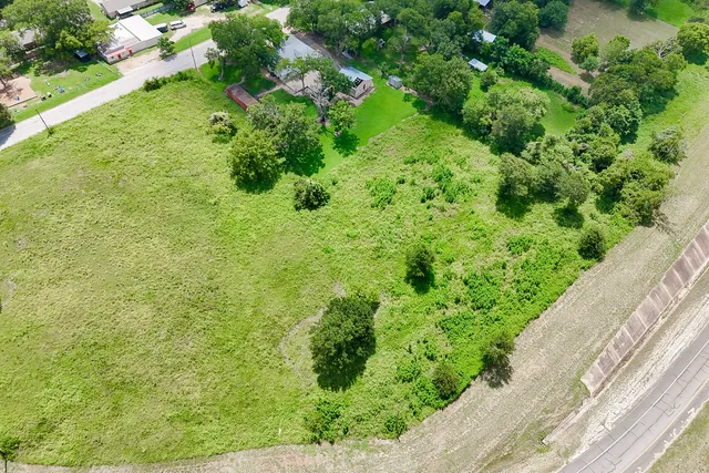 $850,000 | 102 South Dixie Street, Brenham, TX 77833