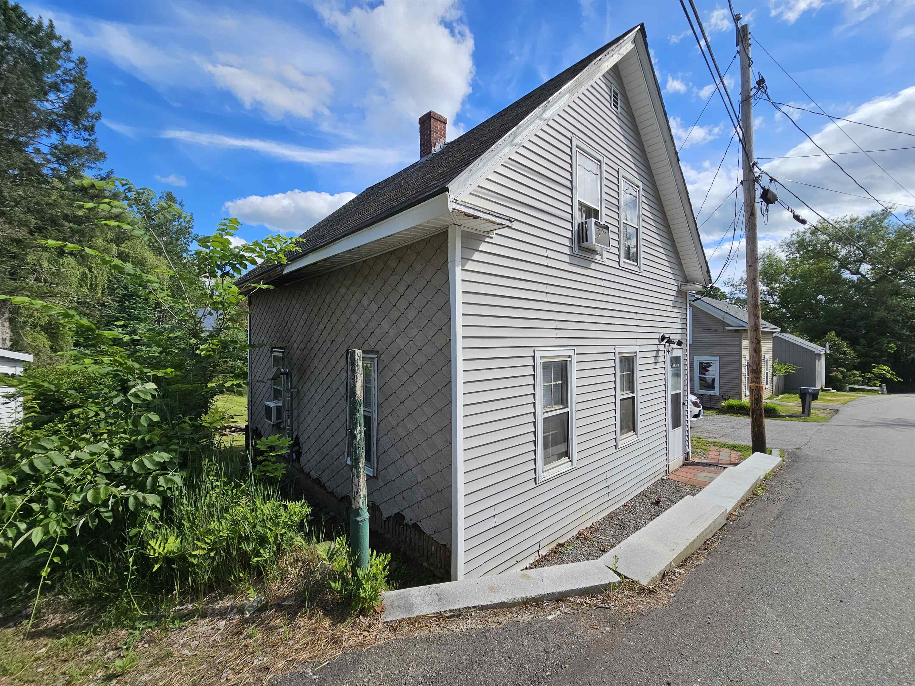 20 Spring Street Belmont, NH 03220 - Photo 2 of 27