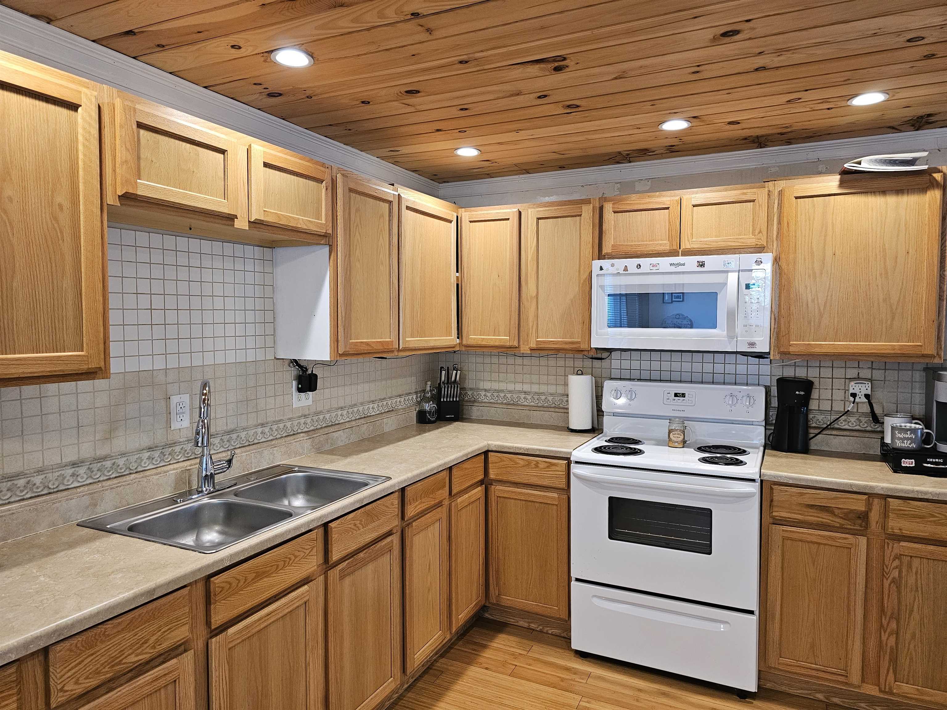 20 Spring Street Belmont, NH 03220 - Photo 5 of 27