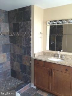 832 South Glebe Road Arlington, VA 22204 - Photo 2 of 17 Bath (Master)