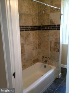 832 South Glebe Road Arlington, VA 22204 - Photo 12 of 17 Bath