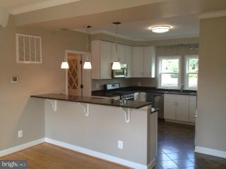 832 South Glebe Road Arlington, VA 22204 - Photo 13 of 17 Kitchen