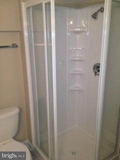 832 South Glebe Road Arlington, VA 22204 - Photo 6 of 17 Bath