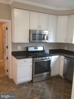 832 South Glebe Road Arlington, VA 22204 - Photo 9 of 17 Kitchen