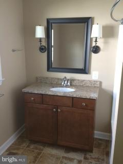 832 South Glebe Road Arlington, VA 22204 - Photo 10 of 17 Bath