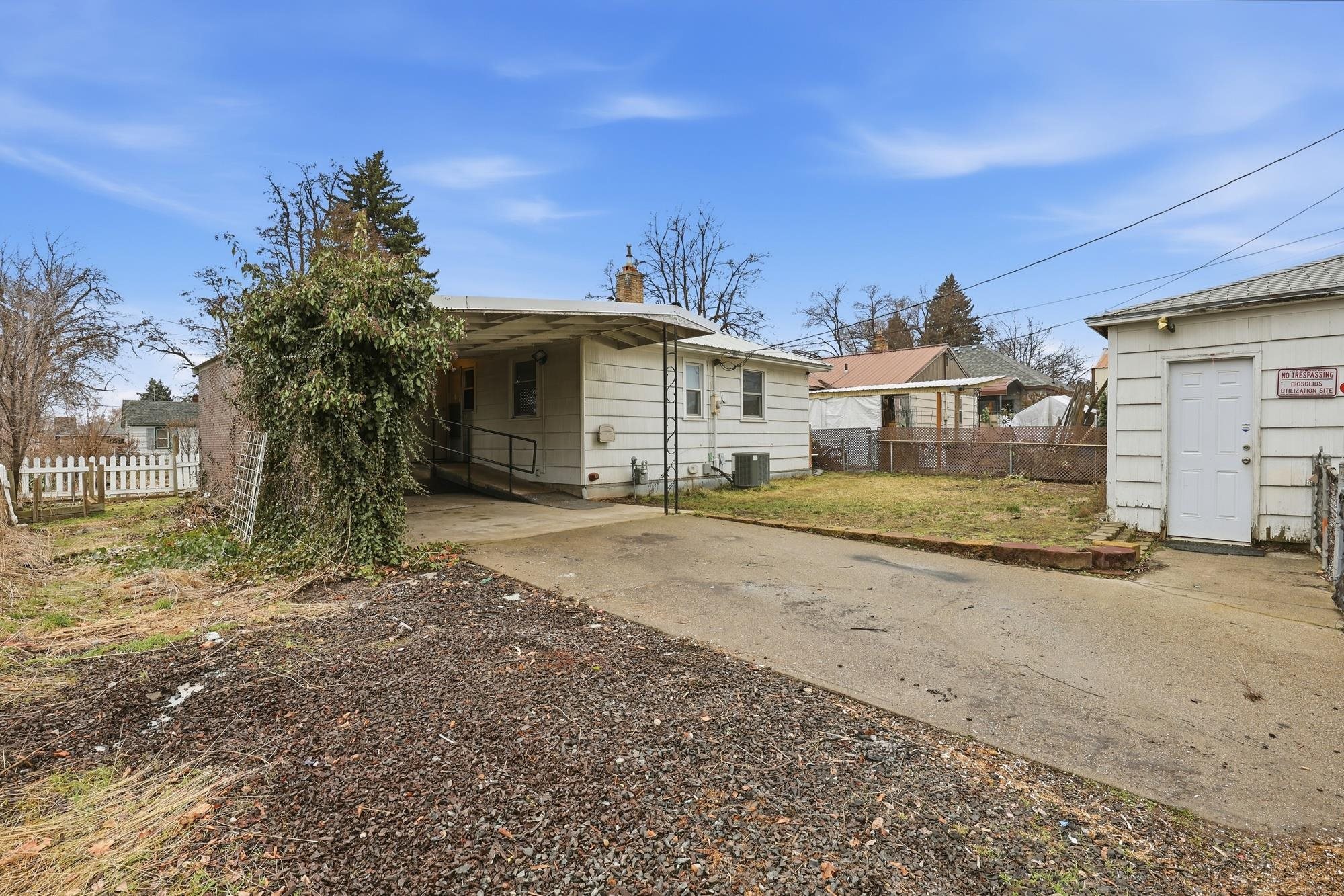 1127 East Princeton Avenue Spokane, WA 99207 - Photo 2 of 26