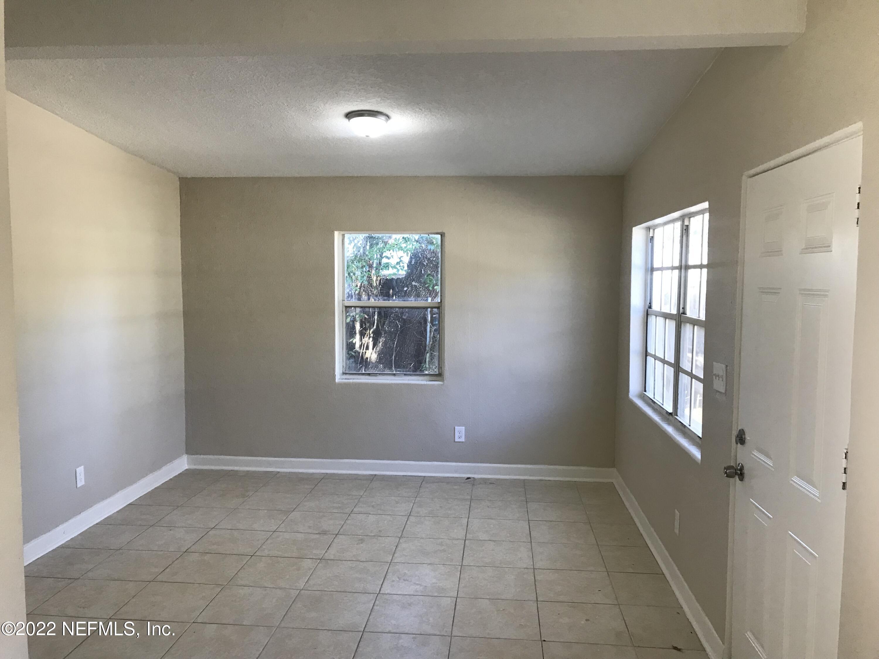 3356 Ardisia Road Jacksonville, FL 32209 - Photo 2 of 14 Living Room