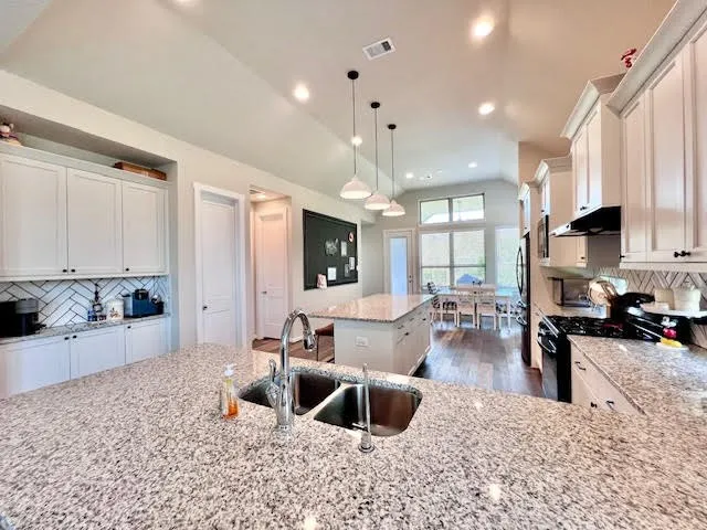 $3,000 | 3415 Zuse Street, Iowa Colony, TX 77583