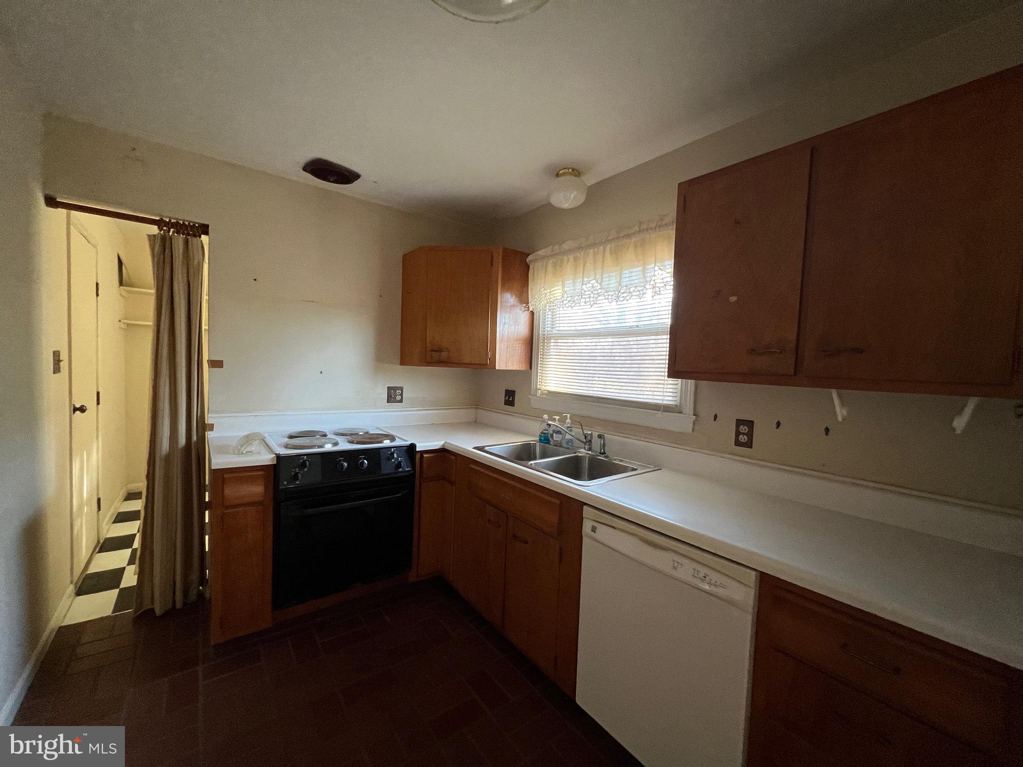 509 West Nettle Tree Road Sterling, VA 20164 - Photo 2 of 18