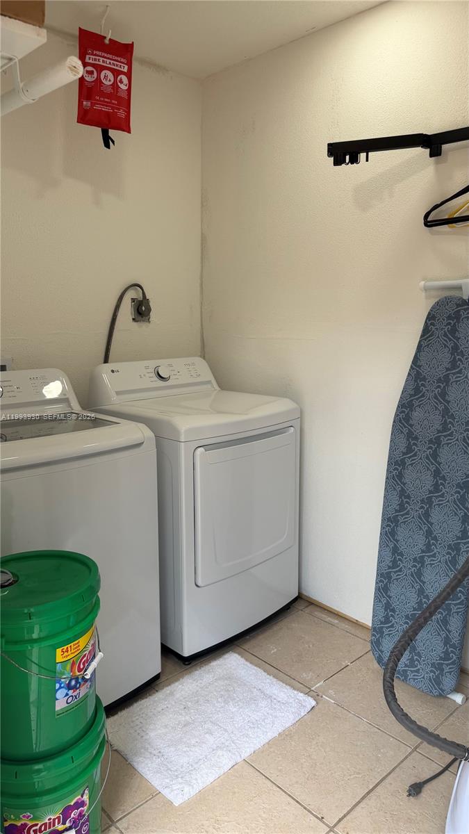 10550 Southwest 51st Street Cooper City, FL 33328 - Photo 29 of 37 a utility room with dryer and washer