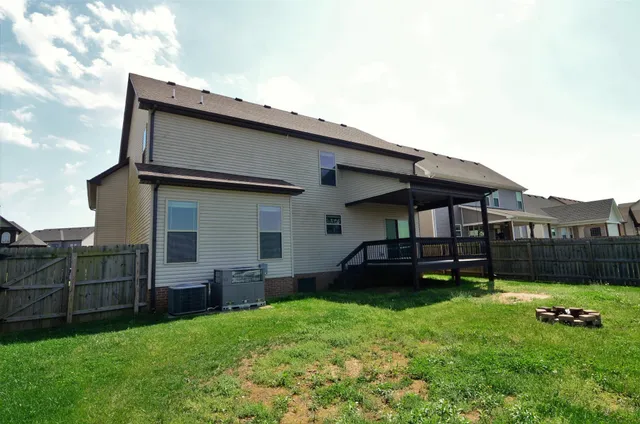 a view of a house with a backyard