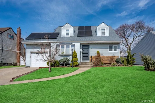 $759,000 | 11 Karen Street, West Babylon, NY 11704