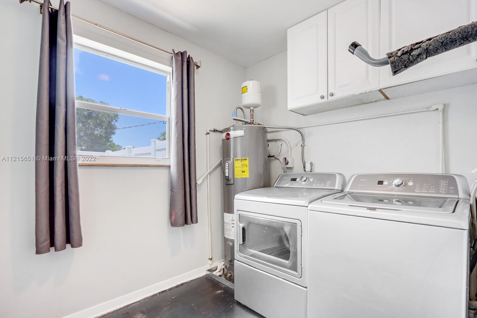 1515 Seabrook Road Jupiter, FL 33469 - Photo 16 of 29 a utility room with dryer and washer