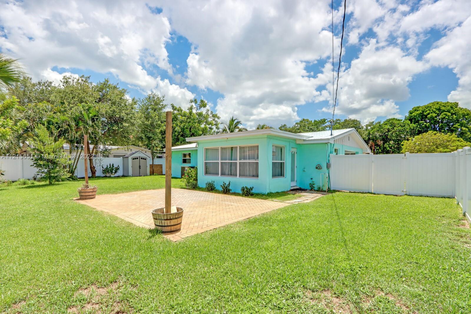 1515 Seabrook Road Jupiter, FL 33469 - Photo 25 of 29 a view of a volley ball court