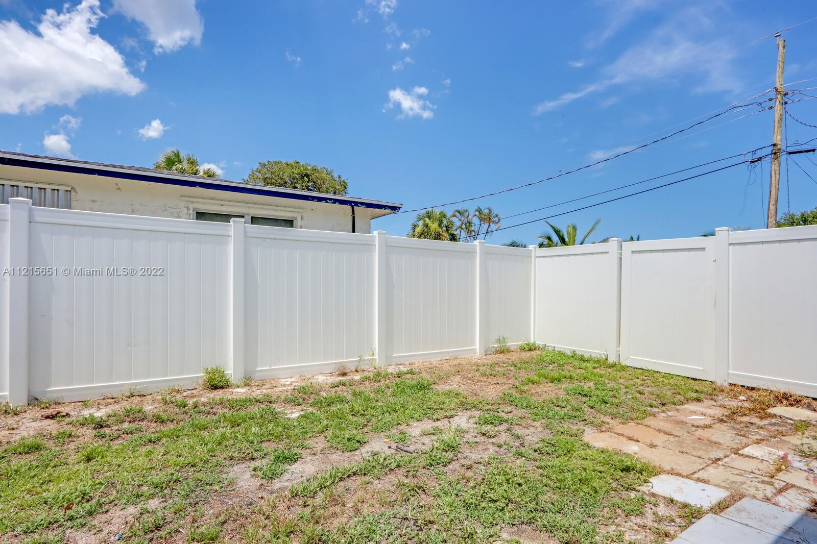 1515 Seabrook Road Jupiter, FL 33469 - Photo 29 of 29 a backyard of a house