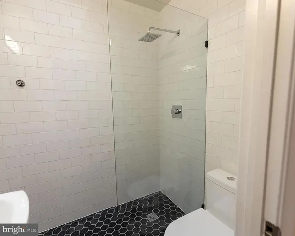 $2,375 | 1819 L Street Northeast, Washington, DC 20002