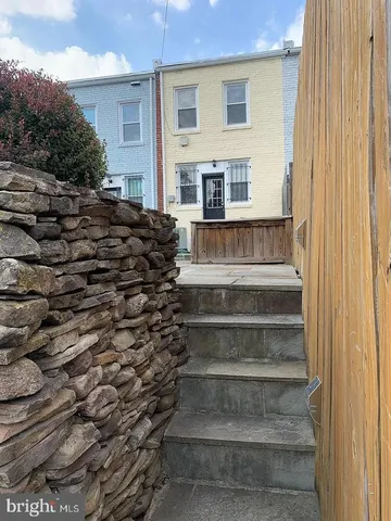 $2,375 | 1819 L Street Northeast, Washington, DC 20002