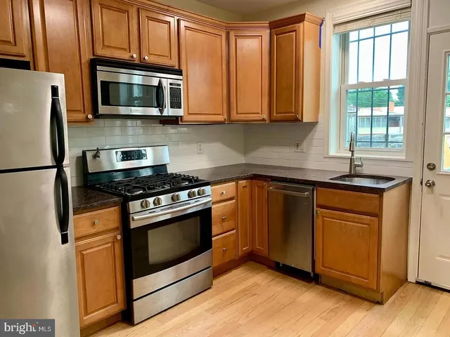 $2,375 | 1819 L Street Northeast, Washington, DC 20002
