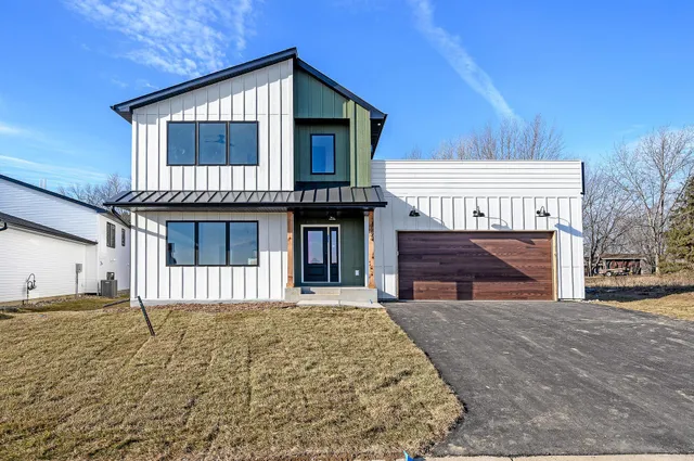 $685,000 | 9964 14th Circle Northeast, St. Michael, MN 55376