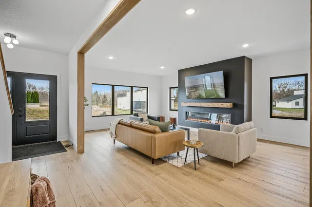 $685,000 | 9964 14th Circle Northeast, St. Michael, MN 55376