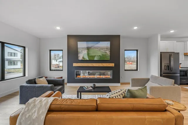 $685,000 | 9964 14th Circle Northeast, St. Michael, MN 55376