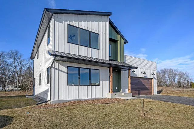 $685,000 | 9964 14th Circle Northeast, St. Michael, MN 55376