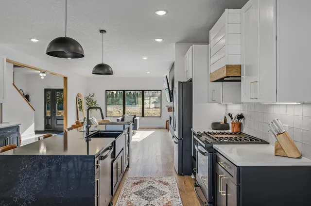 $685,000 | 9964 14th Circle Northeast, St. Michael, MN 55376