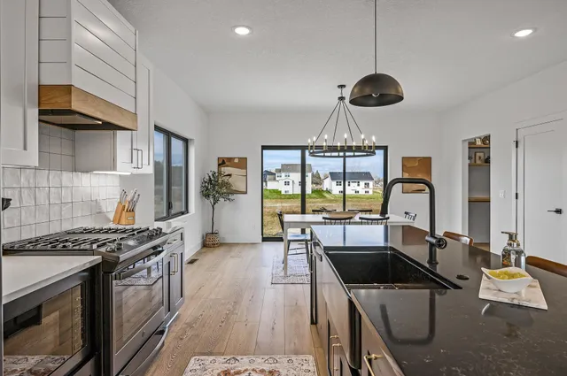 $685,000 | 9964 14th Circle Northeast, St. Michael, MN 55376