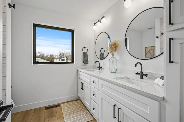 $685,000 | 9964 14th Circle Northeast, St. Michael, MN 55376