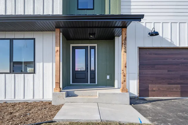 $685,000 | 9964 14th Circle Northeast, St. Michael, MN 55376