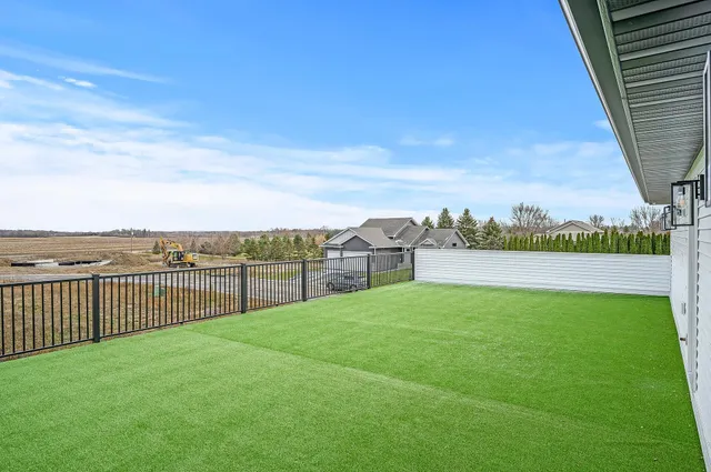 $685,000 | 9964 14th Circle Northeast, St. Michael, MN 55376