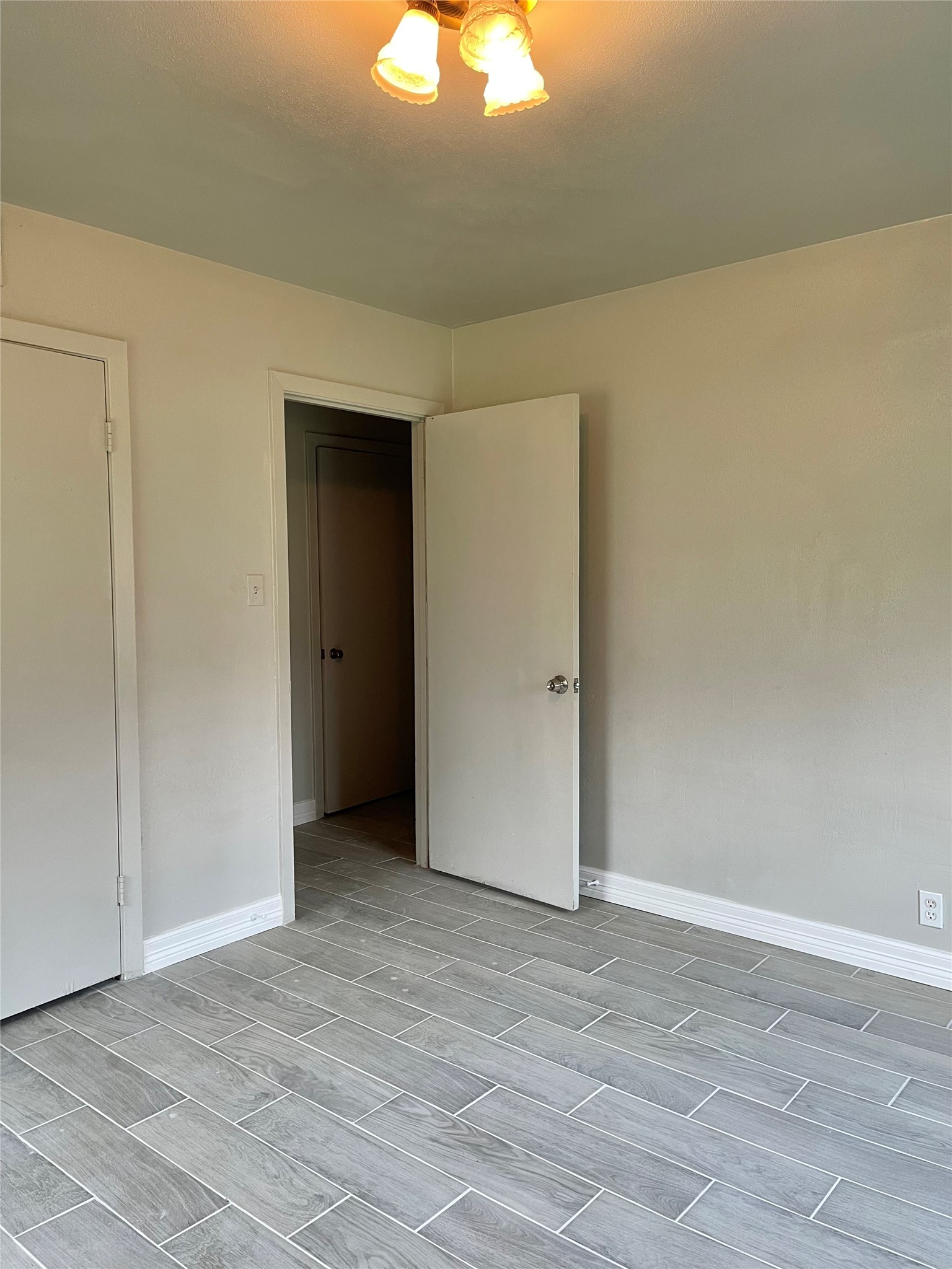 5131 Indigo Street Houston, TX 77096 - Photo 15 of 21 3nd Bedroom