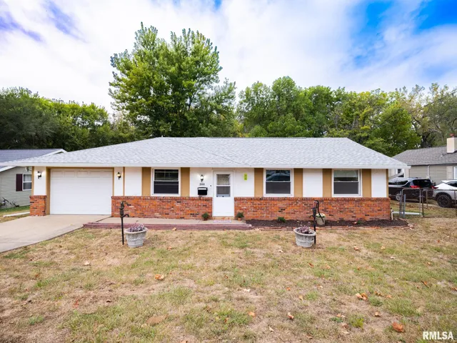 $145,000 | 200 Frontenac Road, Marquette Heights, IL 61554