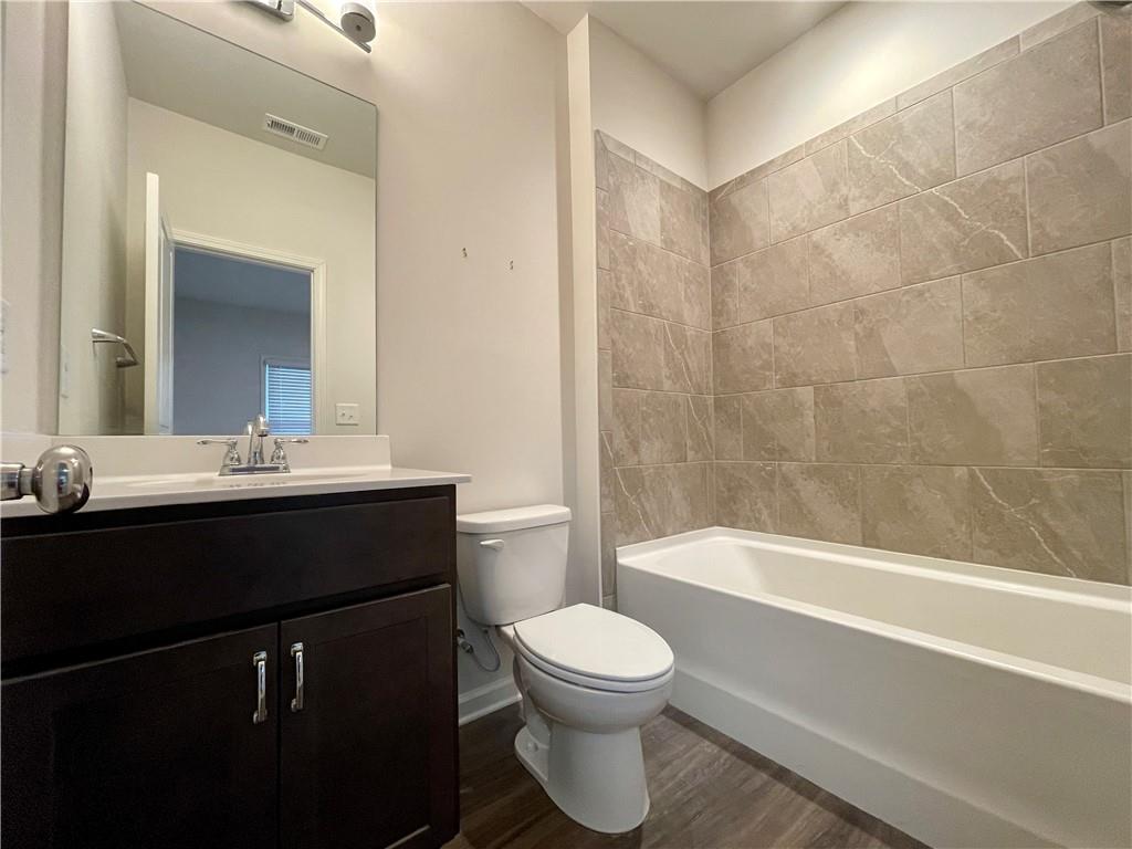 754 Dunlop Way Atlanta, GA 30312 - Photo 21 of 33 a bathroom with a sink a toilet and a bathtub